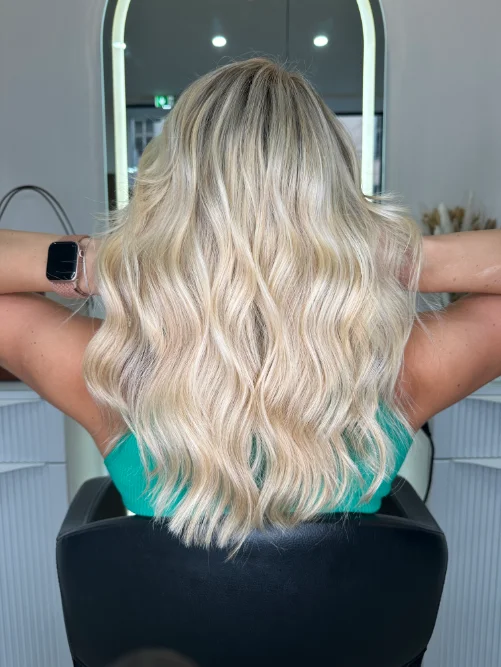 Lange platinblonde Haare
